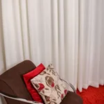 Cortina de voil liso c/ forro de microfibra off white 4,80x2,70 ilhós 28mm