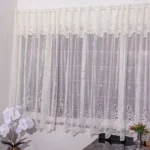 Cortina renda bege sem forro 2x1,20 desenho flores para bastão 19mm